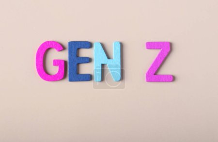 Téléchargez les photos : Mots - Gen Z - écrits avec des lettres en bois - en image libre de droit