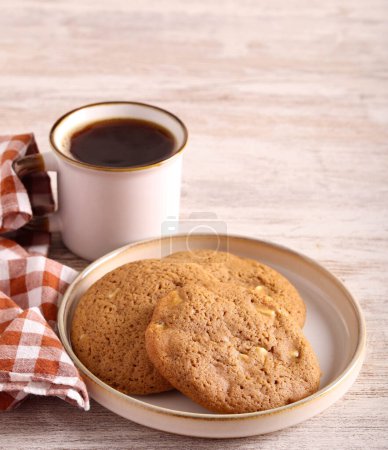 Téléchargez les photos : Biscuits au chocolat blanc avec café - en image libre de droit