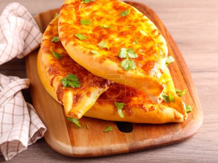 Foto de Barcas de pan de queso recién horneado - Imagen libre de derechos