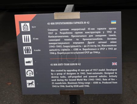 Téléchargez les photos : Kiev (Ukraine) 10 décembre 2020 : Canon antichar M-42 calibre 45mm au Musée du matériel militaire pour tous - en image libre de droit