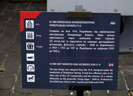 Téléchargez les photos : Kiev, Ukraine 10 décembre 2020 : Pistolet universel semi-automatique embarqué calibre 21-K 45 mm au Musée des équipements militaires pour tous à voir - en image libre de droit