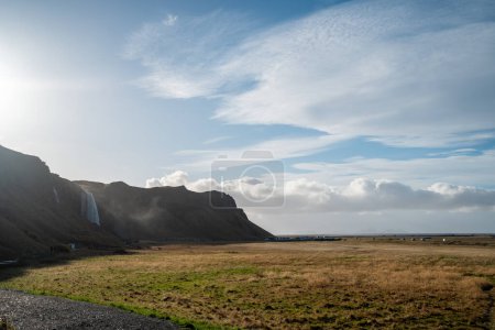 Foto de Seljalandsfoss es una cascada situada en la costa sur de Islandia - Imagen libre de derechos