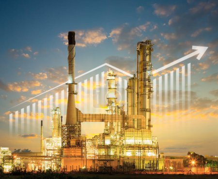 Foto de Oil gas refinery or petrochemical plant. Include arrow, graph or bar chart. Increase trend or growth of production, market price, demand, supply. Concept of business, industry, fuel, power energy. - Imagen libre de derechos