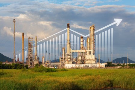 Foto de Oil gas refinery or petrochemical plant. Include arrow, graph or bar chart. Increase trend or growth of production, market price, demand, supply. Concept of business, industry, fuel, power energy. - Imagen libre de derechos
