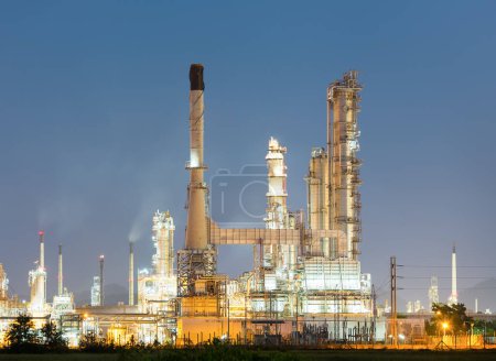 Téléchargez les photos : Oil gas refinery plant. May called petroleum, production or petrochemical plant. Industrial factory construction from engineering technology with steel pipe, pipeline, tank. Business for power energy. - en image libre de droit