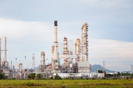 Foto de Oil gas refinery plant. May called petroleum, production or petrochemical plant. Industrial factory construction from engineering technology with steel pipe, pipeline, tank. Business for power energy. - Imagen libre de derechos