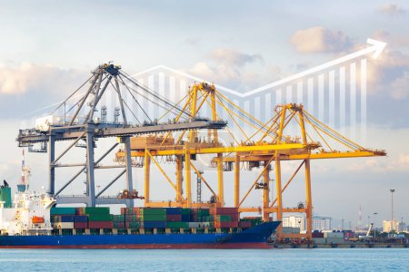 Frachtschiff, Frachtcontainer arbeiten mit Kran im Dock, Hafen oder Hafen. Güterverkehr mit Pfeil nach oben, Steigerungsdiagramm oder Balkendiagramm. Konzept für Export, Wachstumsmarkt, Handel, Gewinn, Nachfrage und Angebot.