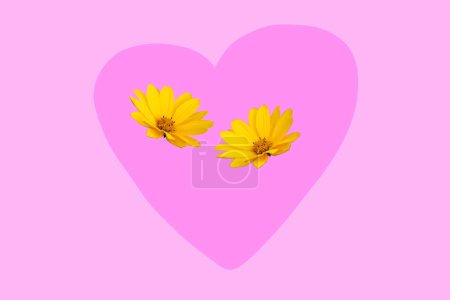 Téléchargez les photos : A big pink heart decorated with a yellow flowers on pink background, symbol of love. Valentine Day, greeting card. Birthday card, Mother Day card, valentine day, marriage, greeting card, postcard - en image libre de droit