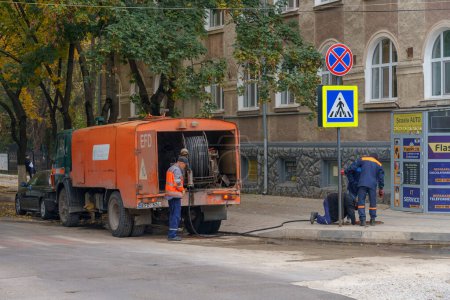 Téléchargez les photos : October 12, 2021 Balti Moldova Repair work of municipal services of the city. For editorial use. Background with copy space - en image libre de droit