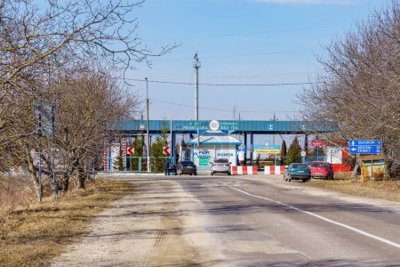Téléchargez les photos : February 25, 2022 Ocnita Moldova. State border with Ukraine and customs checkpoint. For illustrative editorial use - en image libre de droit