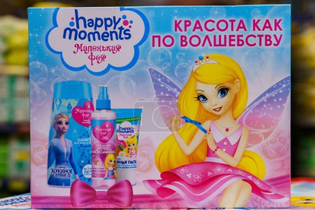 Téléchargez les photos : A set of children's cosmetics for girls on a store shelf. Illustrative editorial. February 10, 2022 Balti Moldova - en image libre de droit