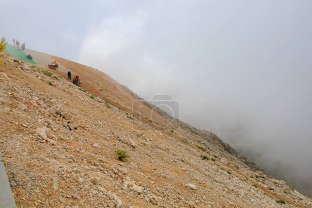 Foto de Thrill-seekers on the top of Mount Tahtali. Illustrative editorial. August 9, 2022 mountain near Kemer, Antalya province, Turkey - Imagen libre de derechos