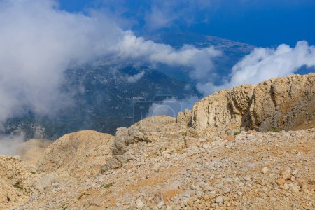 Foto de Very beautiful view from the top of Mount Tahtali or Olympos of the Kemer district of Antalya province in Turkey. A popular tourist spot for sightseeing and skydiving. Background or landscape - Imagen libre de derechos
