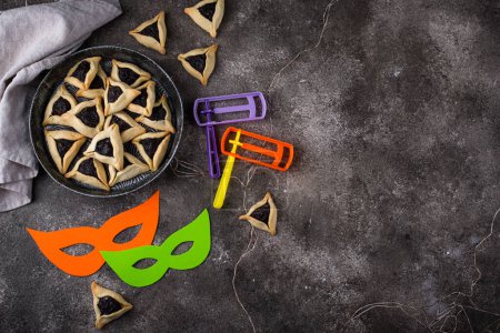 Téléchargez les photos : Traditional Jewish cookies Hamantaschen or Hamans ears for celebration Purim - en image libre de droit