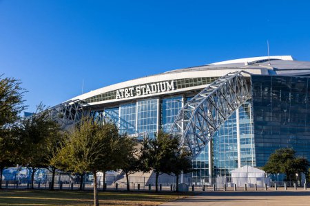 Foto de Arlington, TX - 28 de diciembre de 2023: AT & T Stadium, completado en 2009, es el hogar del equipo de fútbol Dallas Cowboys de la NFL. - Imagen libre de derechos