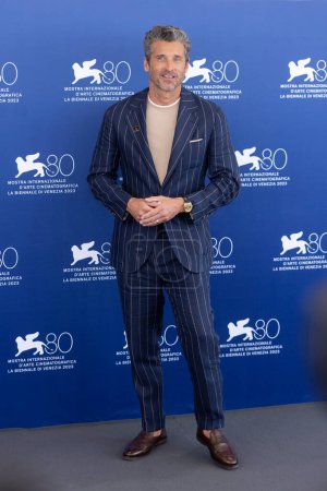 Foto de VENECIA, ITALIA - 31 de agosto: Patrick Dempsey asiste a la foto-llamada para la película "Ferrari" en el 80º Festival Internacional de Cine de Venecia el 31 de agosto de 2023 en Venecia, Italia. - Imagen libre de derechos