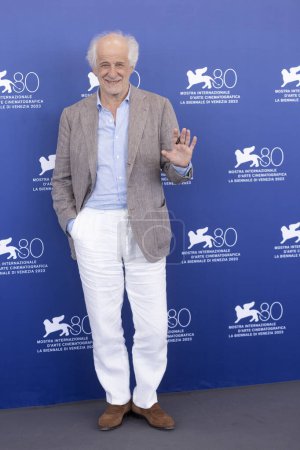 Foto de VENECIA, ITALIA - 02 DE SEPTIEMBRE: Toni Servillo asiste a la foto-llamada para la película Adagio en el 80º Festival Internacional de Cine de Venecia el 02 de septiembre de 2023 en Venecia, Italia. - Imagen libre de derechos