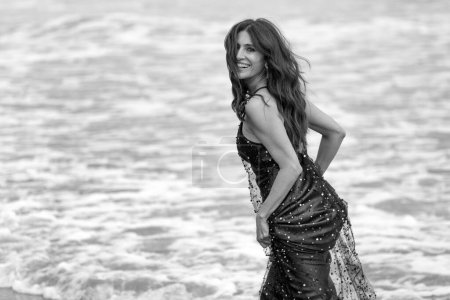Téléchargez les photos : VENISE, ITALIE - 29 AOÛT : L'actrice Caterina Murino assiste à un appel photo à l'hôtel Excelsior Beach lors de la 80e Festival international du film de Venise, le 29 août 2023 à Venise, Italie. - en image libre de droit