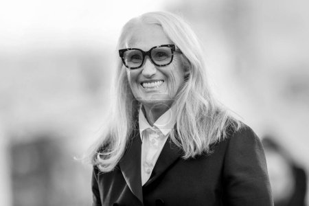 Foto de VENECIA, ITALIA - 30 DE AGOSTO: La directora Jane Campion asiste a la inauguración de la alfombra roja en el 80º Festival Internacional de Cine de Venecia el 30 de agosto de 2023 en Venecia, Italia. - Imagen libre de derechos
