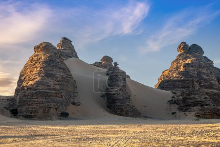 Foto de Formaciones de erosión del desierto cerca de Al Ula, Arabia Saudita - Imagen libre de derechos