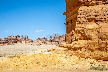 Foto de Entrada a la Tumba de Lihyan, hijo de Kuza tallado en roca en el desierto, Mada 'in Salih, Hegra, Arabia Saudita - Imagen libre de derechos