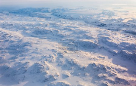 Foto de Capa de hielo de Groenlandia con montañas congeladas y vista aérea de fiordos, cerca de Nuuk, Groenlandia - Imagen libre de derechos
