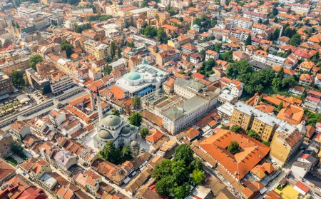 Bascarsija antiguas calles bazar con Gazi Husrev-mendigar vista aérea mezquita, Sarajevo, Bosnia