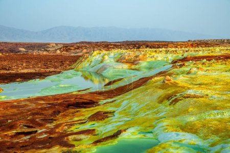 Paysage environnant avec lacs toxiques et minéraux sulfureux, désert de la dépression Danakil, région d'Afar, Éthiopie