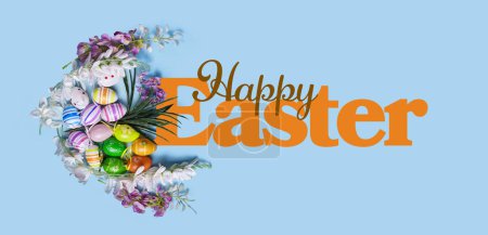 Foto de Tarjeta horizontal con fondo azul pastel con decoraciones florales y de huevo y las palabras "Feliz Pascua". Para saludos de Pascua, banners de redes sociales o imprimibles. - Imagen libre de derechos