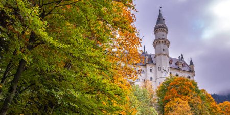 Foto de Neuschwanstein Castle, 19th Century Neo-Romanesque Neo-Gothic Style Palace, Schwangau, Fussen, Ostallgau, Bavaria, Germany, Europe - Imagen libre de derechos