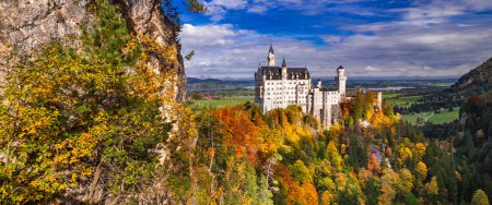 Foto de Neuschwanstein Castle from Marienbrcke, 19th Century Neo-Romanesque Neo-Gothic Style Palace, Schwangau, Fussen, Ostallgau, Bavaria, Germany, Europe - Imagen libre de derechos