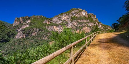 Téléchargez les photos : Senda Accesible Chemin Pola de Somiedo, Pola de Somiedo, Parc Naturel de Somiedo, Principado de Asturias, Espagne, Europe - en image libre de droit