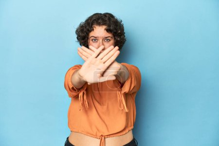 Photo for Young Caucasian woman with short hair doing a denial gesture - Royalty Free Image