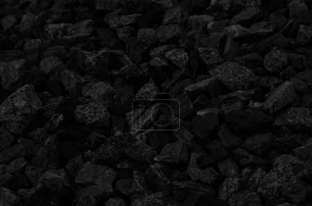 Foto de Cenizas de fuego naturales con textura de carbón negro gris oscuro. Es una roca dura negra inflamable. Espacio para texto
. - Imagen libre de derechos