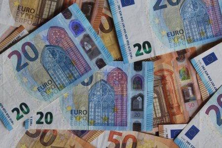 20-Euro-Banknoten zählen - Reichtum