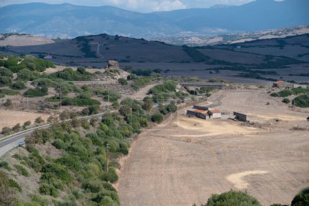 Téléchargez les photos : Paysage Sardaigne près de l'ancien village Castelsardo. Photo de haute qualité - en image libre de droit