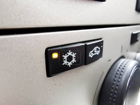 Téléchargez les photos : Car, dashboard and knob for air conditioning - en image libre de droit