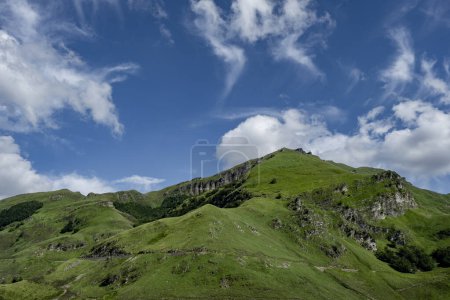 Foto de Paisaje verde en las Montañas Cantábricas - Imagen libre de derechos
