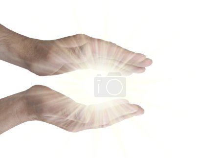 Téléchargez les photos : Canalisation pure énergie de guérison - mains parallèles mâles isolés sur fond blanc avec une orbe d'énergie brillante entre - en image libre de droit