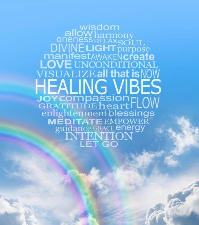 Foto de Double Rainbow Healing Vibes Circular Word Cloud Wall Art - una nube de palabra circular relevante para VIBES DE SANACIÓN sobre un fondo azul del cielo con un arco iris doble y nubes esponjosas ideales para el arte de la pared espiritual - Imagen libre de derechos