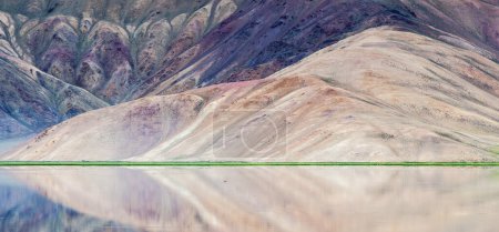 Foto de Hermosa vista del lago Bulunkul en Pamir en Tayikistán - Imagen libre de derechos