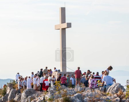 Téléchargez les photos : Messe au sommet de Sveti Nikola plus haut sur l'île de Hvar vers septembre 2016 à Hvar. - en image libre de droit