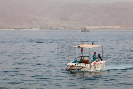 Téléchargez les photos : EILAT, ISRAEL - CIRCA MAI 2018 : Belle vue sur la mer Rouge en Israël vers mai 2018 à Eilat. - en image libre de droit