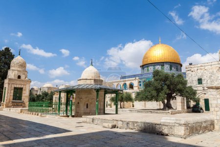 Téléchargez les photos : JERUSALEM, ISRAEL - CIRCA MAI 2018 : Vue du Dôme du Rocher à Jérusalem, Israël vers mai 2018 à Jérusalem. - en image libre de droit