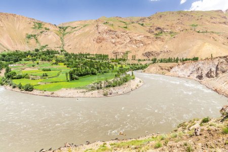 Téléchargez les photos : Belle vue sur le Pamir, l'Afghanistan et la rivière Panj le long du corridor de Wachan - en image libre de droit