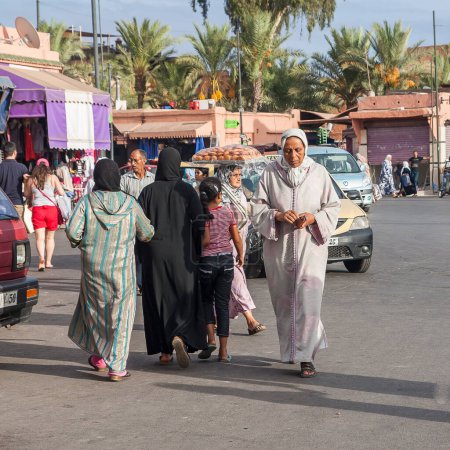 Foto de MARRAKECH, MARRUECOS - CIRCA SEPTIEMBRE 2014: calles de Marrakech alrededor de septiembre 2014 en Marrakech. - Imagen libre de derechos