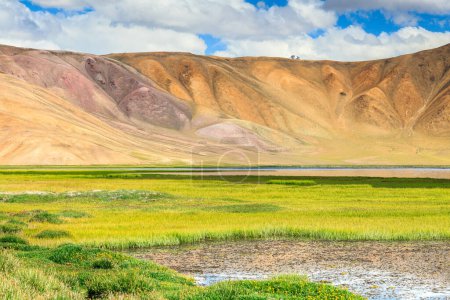 Foto de Hermosa vista del lago Bulunkul en Pamir en Tayikistán - Imagen libre de derechos