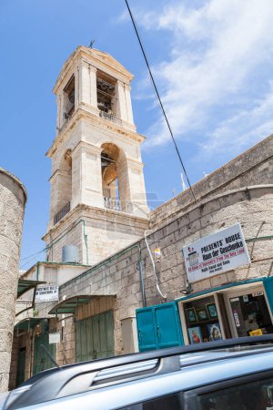 Téléchargez les photos : BETHLEHEM, ISRAEL - CIRCA MAI 2018 : vue sur les rues animées de Bethléem vers mai 2018 à Bethléem. - en image libre de droit