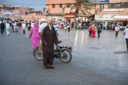 Téléchargez les photos : MARRAKECH, MAROC - CIRCA SEPTEMBRE 2014 : rues de Marrakech vers septembre 2014 à Marrakech. - en image libre de droit