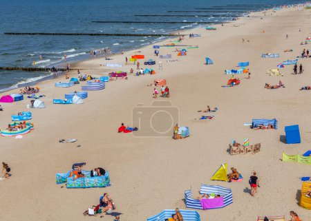 Foto de View of the beach in Trzesacz in Poland circa August 2021 in Trzesacz. - Imagen libre de derechos
